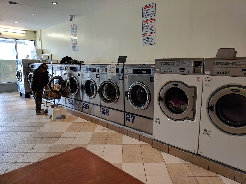 Levendale Coin Laundry | 46 Levendale Rd, Richmond Hill, ON L4C 4H2, Canada | Phone: (905) 737-4361