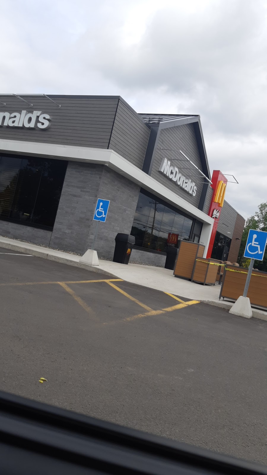 McDonalds | 2638 Boulevard du Curé-Labelle, Prévost, QC J0R 1T0, Canada | Phone: (450) 224-4788