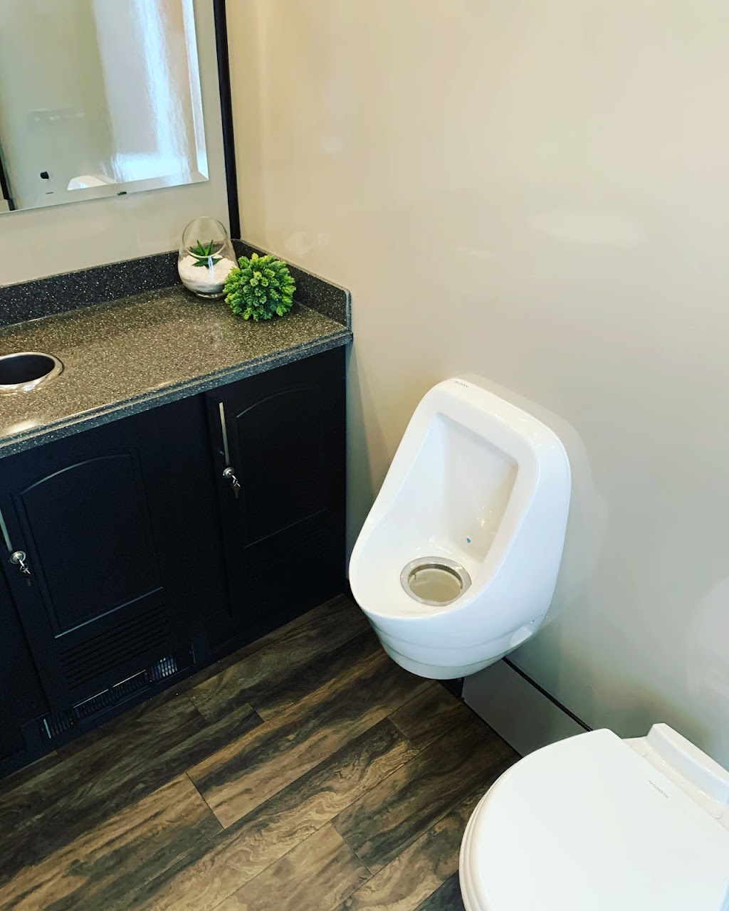 The Lux Loo Portable Restrooms Ltd. | 1123 Lamar Dr, Kamloops, BC V2C 5C5, Canada | Phone: (778) 220-6969