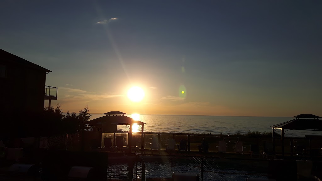 Bayfront Beach Resort | 734 Shore Ln, Wasaga Beach, ON L9Z 2C7, Canada | Phone: (705) 429-1970