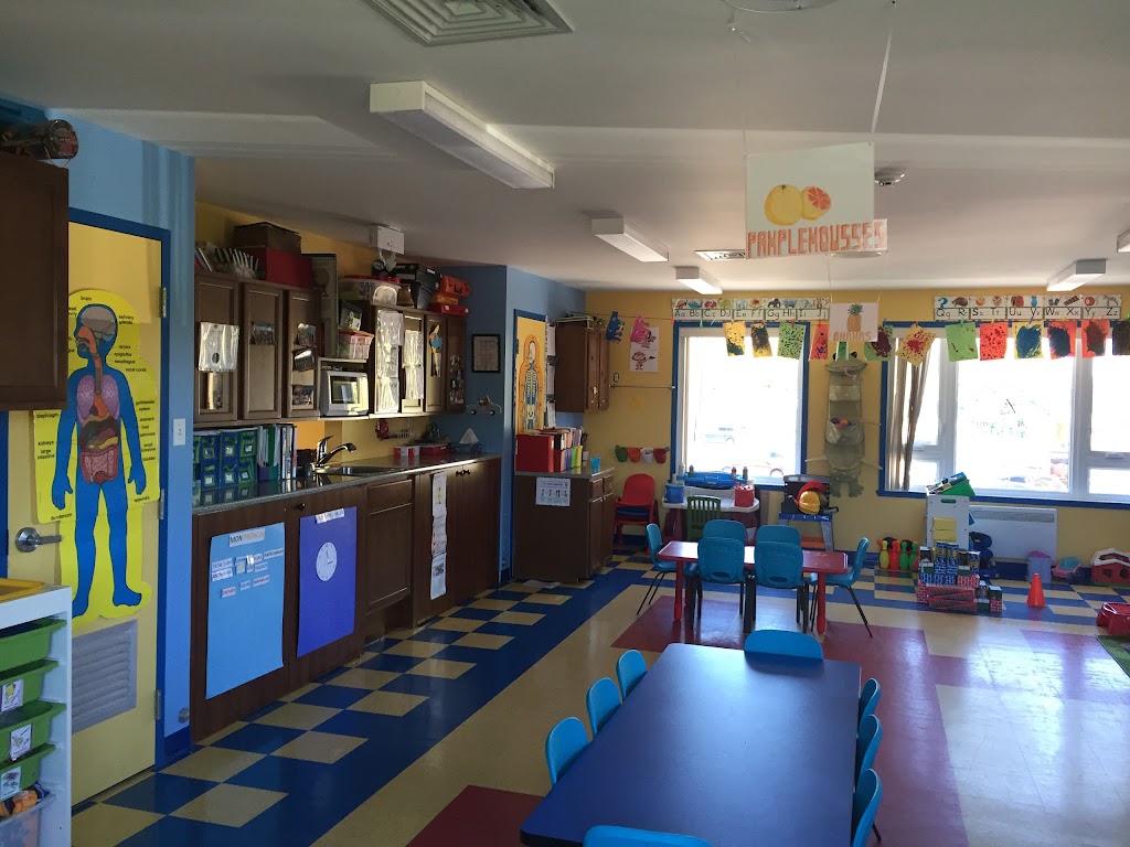 Nursery Educative Azul | 3129 Boulevard Lévesque O, Laval, QC H7V 1C6, Canada | Phone: (450) 934-4334