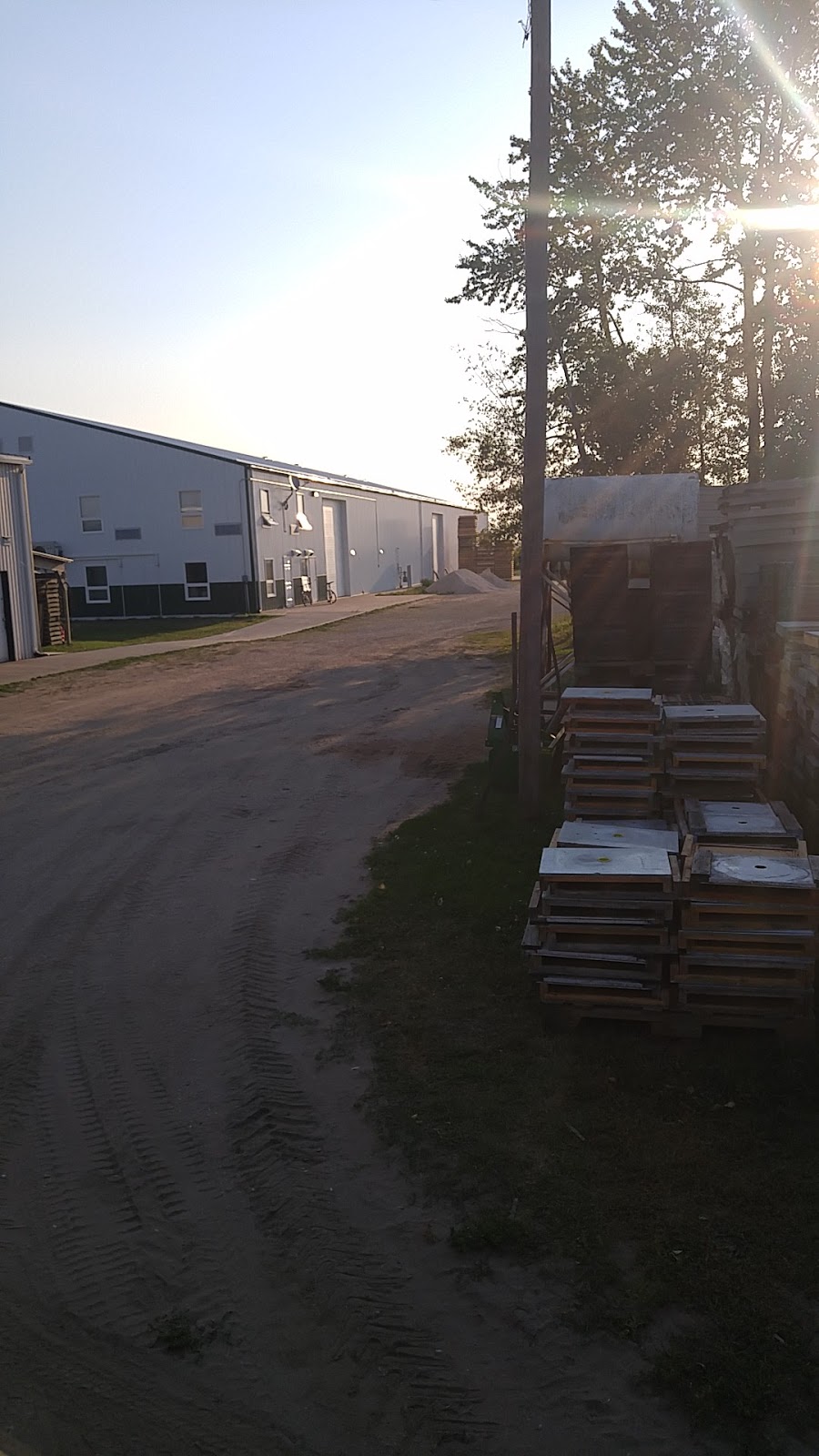 Nichol Honey Farm Ltd (Prairie Honeyworks) | #52073 SE5-12-9W, MacGregor, MB R0H 0R0, Canada | Phone: (204) 252-2770