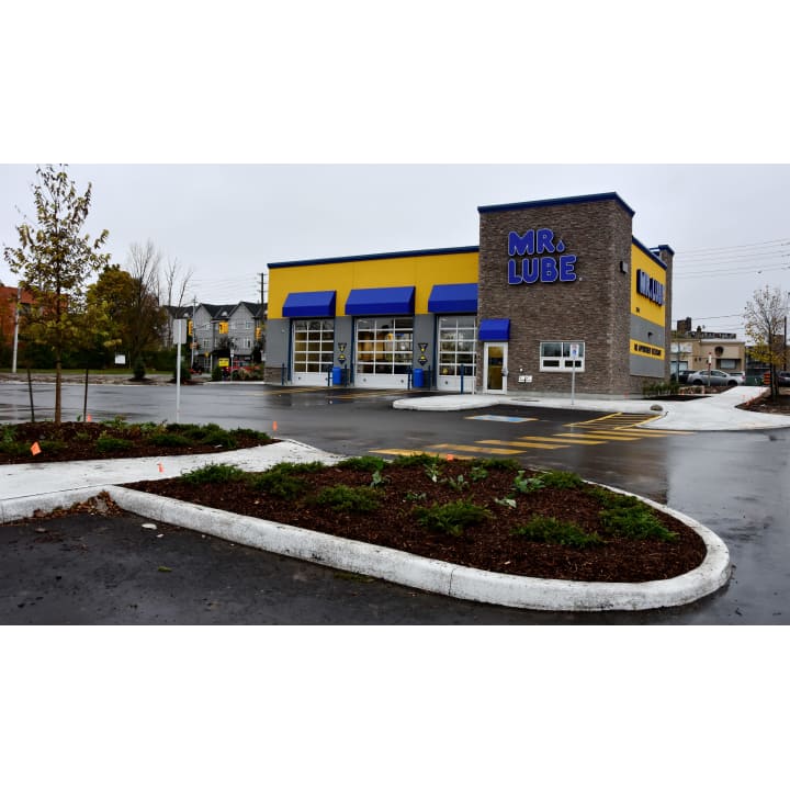 Mr. Lube | 7215 Winterburn Rd NW, Edmonton, AB T5T 4K2, Canada | Phone: (587) 462-0663