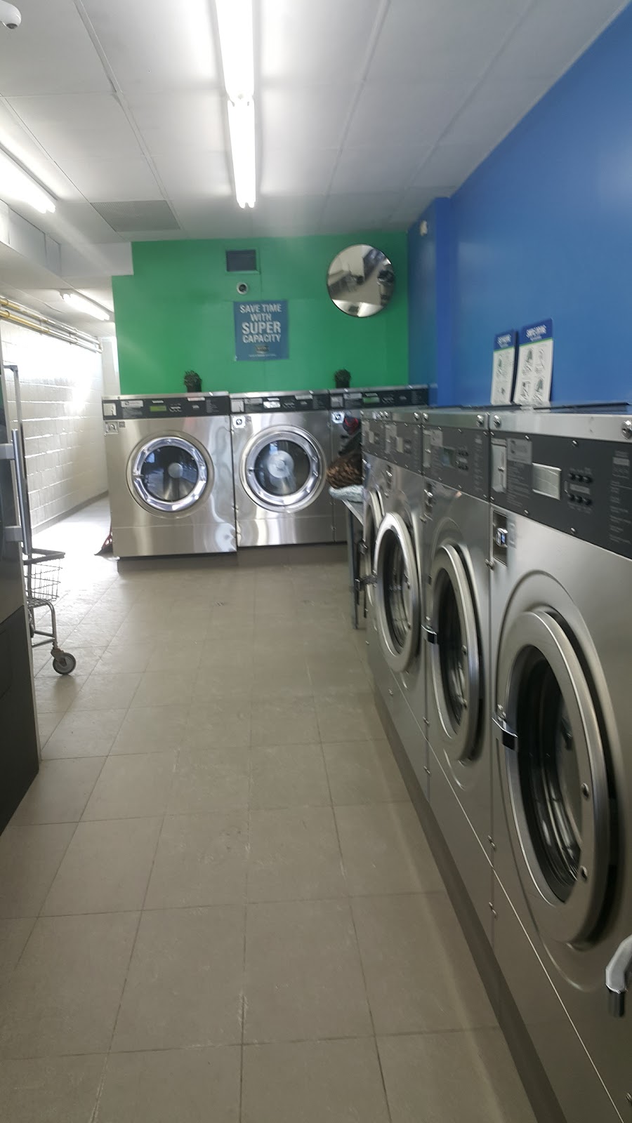 Crystal Water Coin Laundry | 2425 Truscott Dr #13c, Mississauga, ON L5J 2B4, Canada | Phone: (416) 258-7228