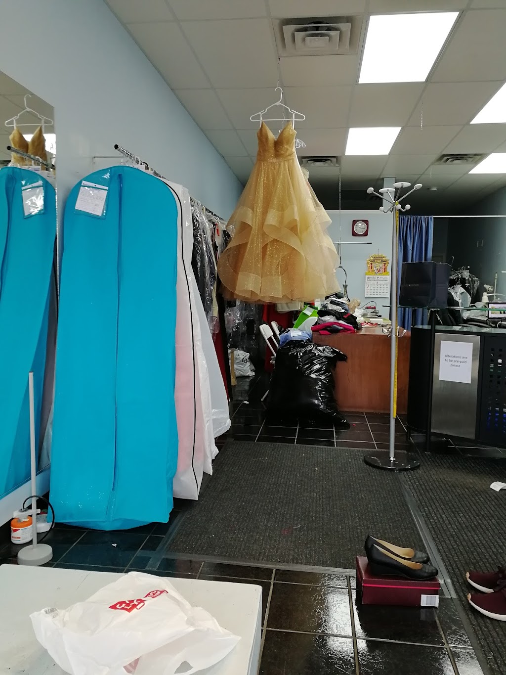 Jade Tailors and Dry Cleaning | 11433 Kingsway NW, Edmonton, AB T5G 3E8, Canada | Phone: (780) 761-3333