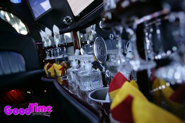 Goodtime Party Bus Limos | 1572 Queen St W, Brampton, ON L6X 0B1, Canada | Phone: (416) 450-2861