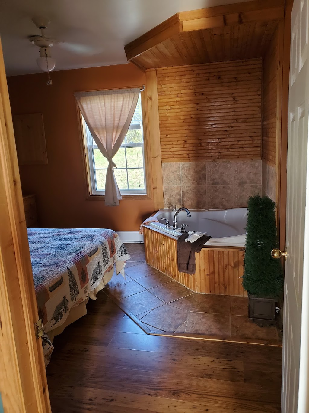 Whispering Waves Cottages | 310 Black Point Rd, Ingomar, NS B0T 1W0, Canada | Phone: (902) 637-3535