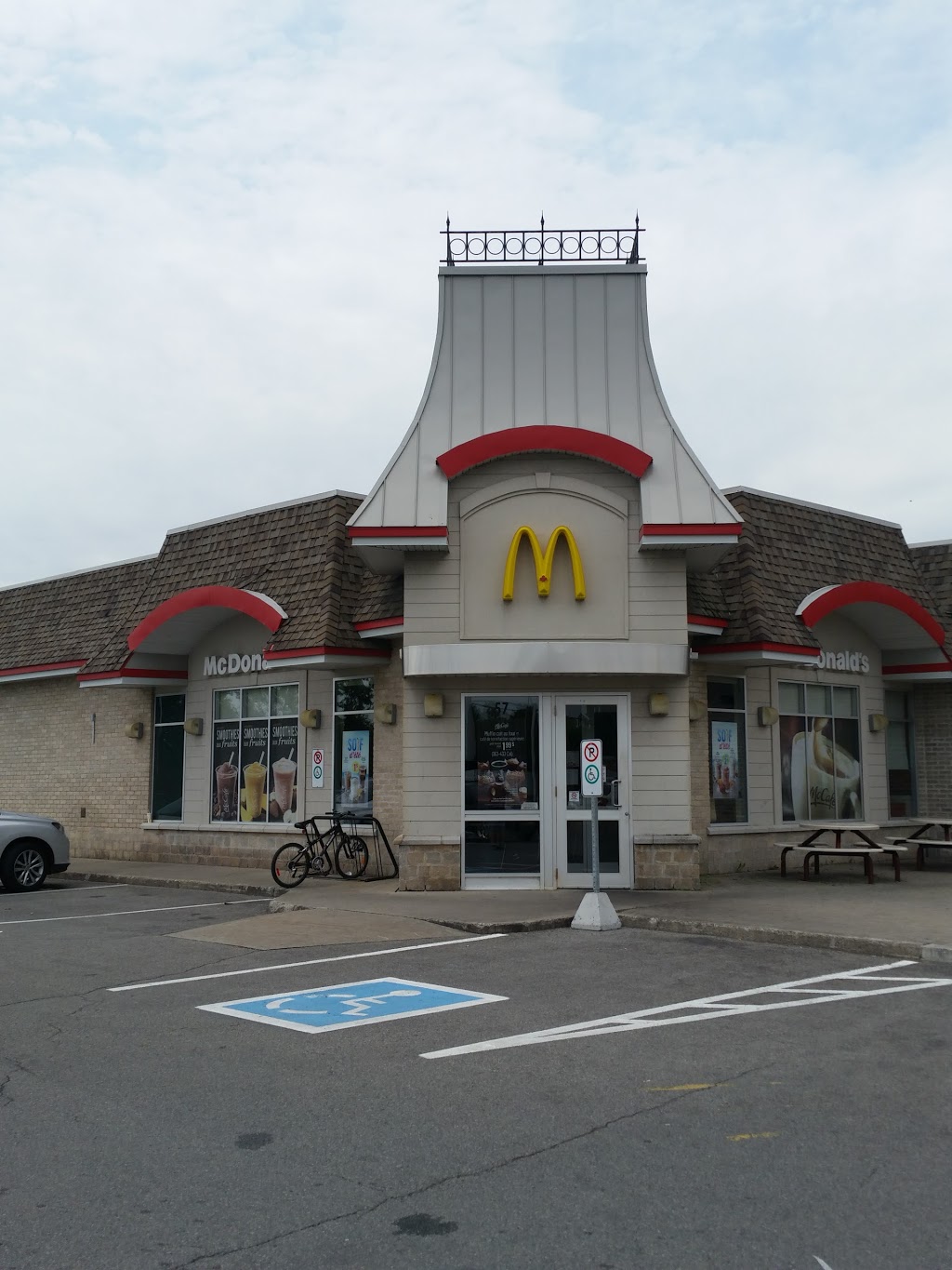 McDonalds | 57 Boulevard des Châteaux, Blainville, QC J7B 1Y9, Canada | Phone: (450) 419-3216
