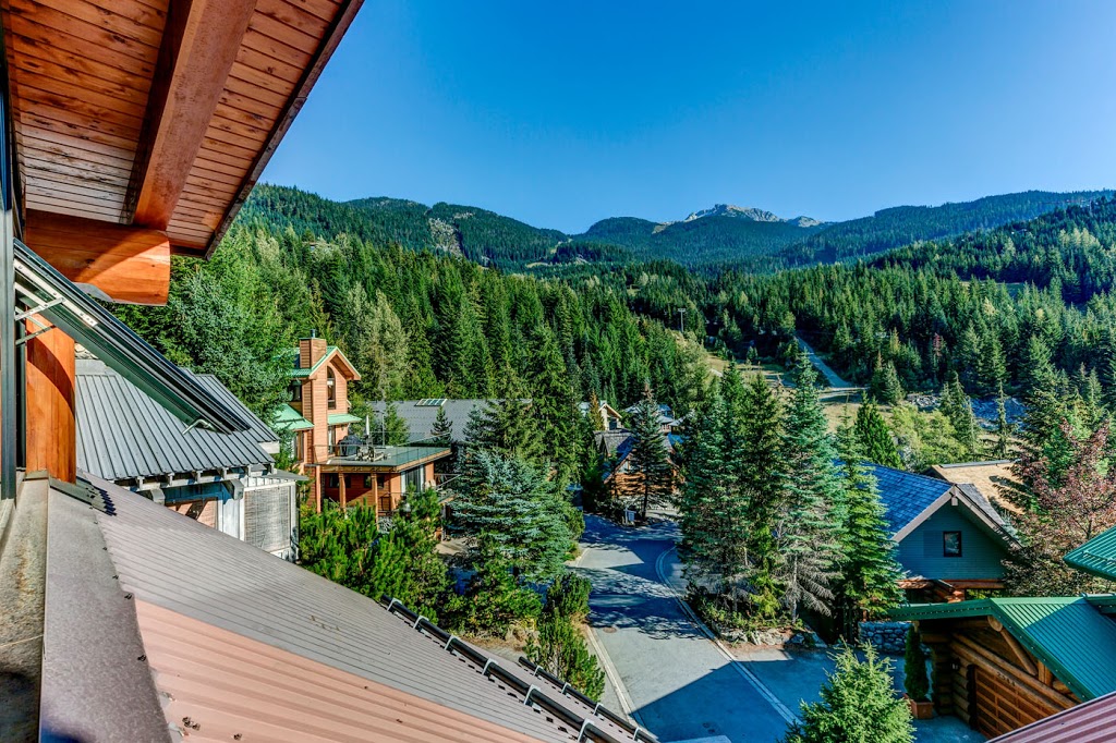 Snowridge Crescent 5/7 Bedrooms (ski-in/out) | 2593 Snowridge Crescent, Whistler, BC V0N 1B2, Canada | Phone: (604) 932-4088