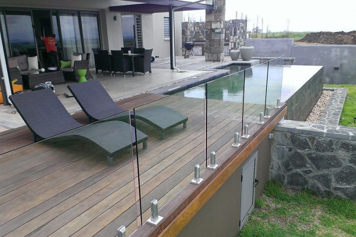 Wholesale glass deck railing / 729617 AB Ltd | 1213 hwy16 Box 2637, Stony Plain, AB T7Z 1Y2, Canada | Phone: (780) 915-5247