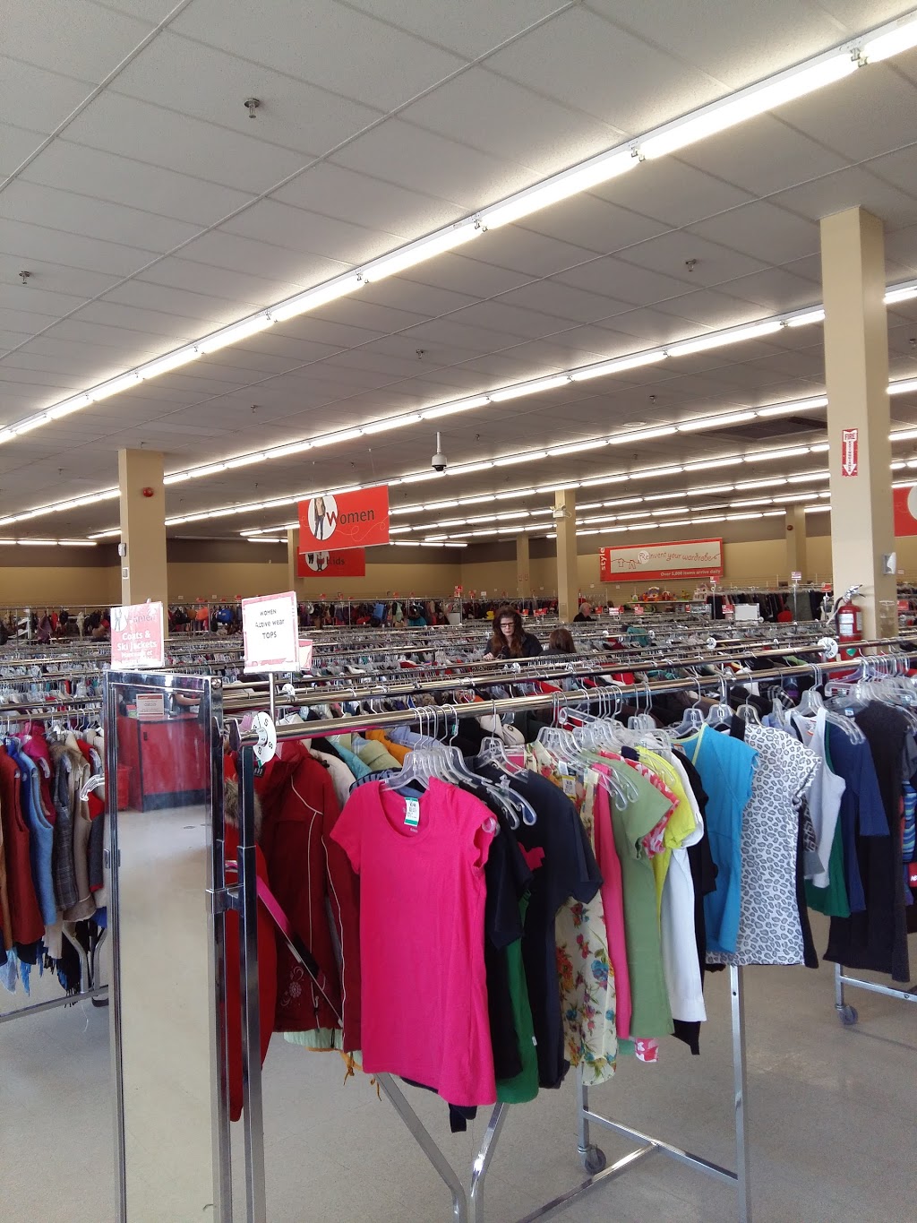 Value Village | 1824 Bank St, Ottawa, ON K1Z 7Y6, Canada | Phone: (613) 526-5551