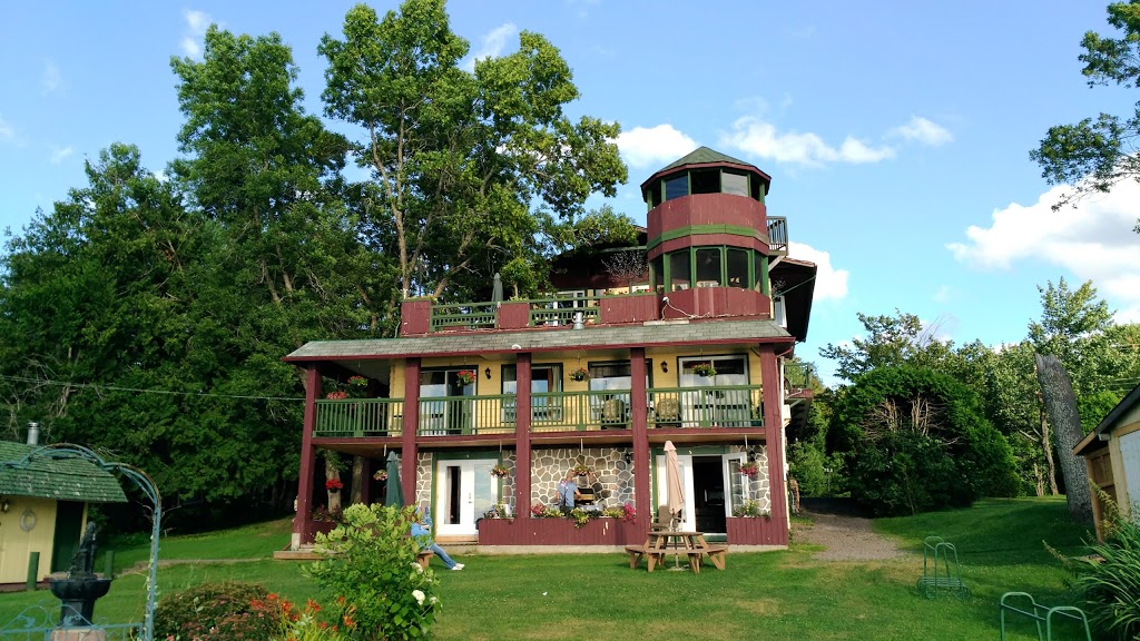 Auberge Villa Bellerive | 1596 Chemin de Bellerive sur le Lac, Nominingue, QC J0W 1R0, Canada | Phone: (819) 278-3802