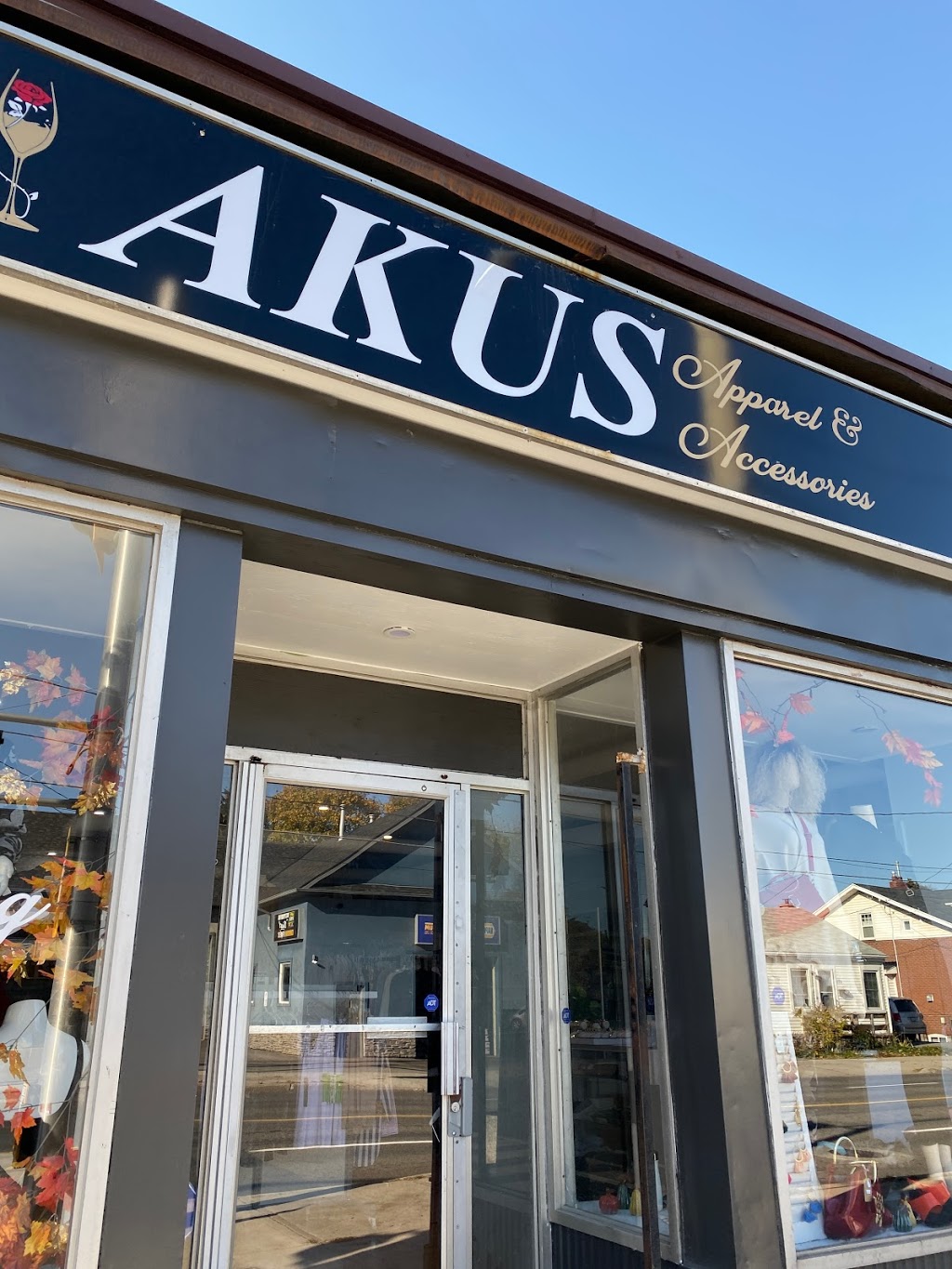 Akus Apparel & Accessories | 478 Upper Wellington St, Hamilton, ON L9A 3P3, Canada | Phone: (289) 946-1240