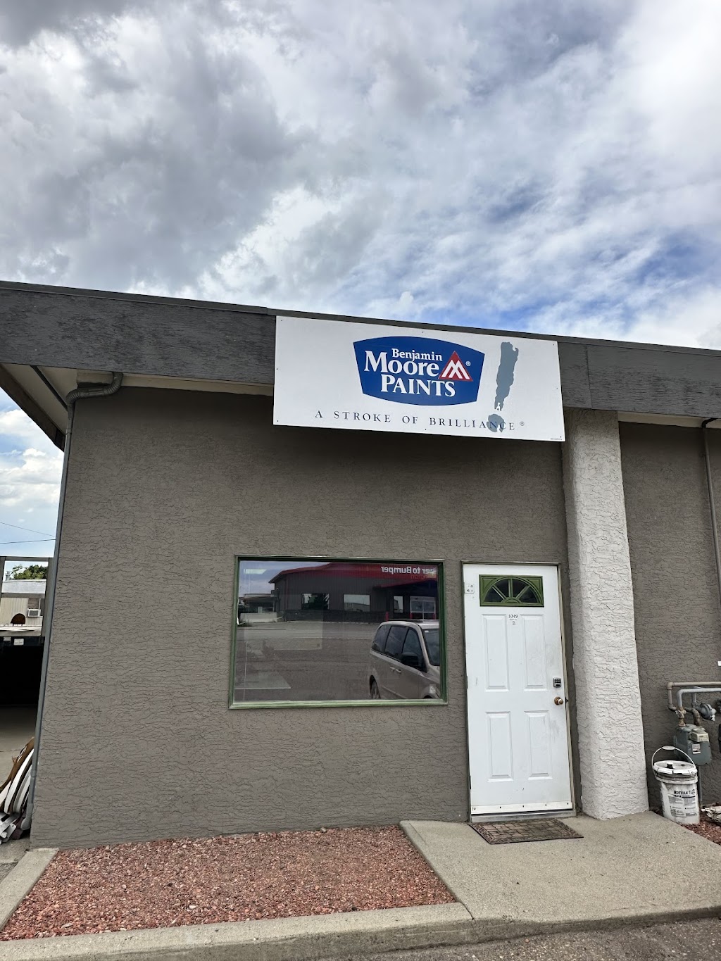 Corner Mountain Paint | 1049 Main St, Pincher Creek, AB T0K 1W0, Canada | Phone: (403) 627-5700