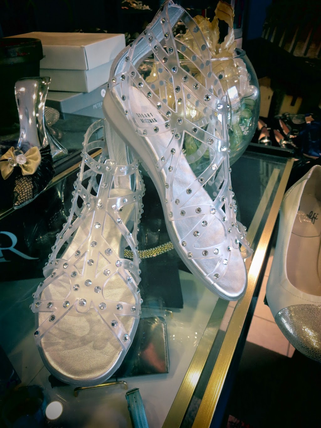 K&J Shoes | 3255 Hwy 7 #186, Markham, ON L3R 3P3, Canada | Phone: (905) 474-3982