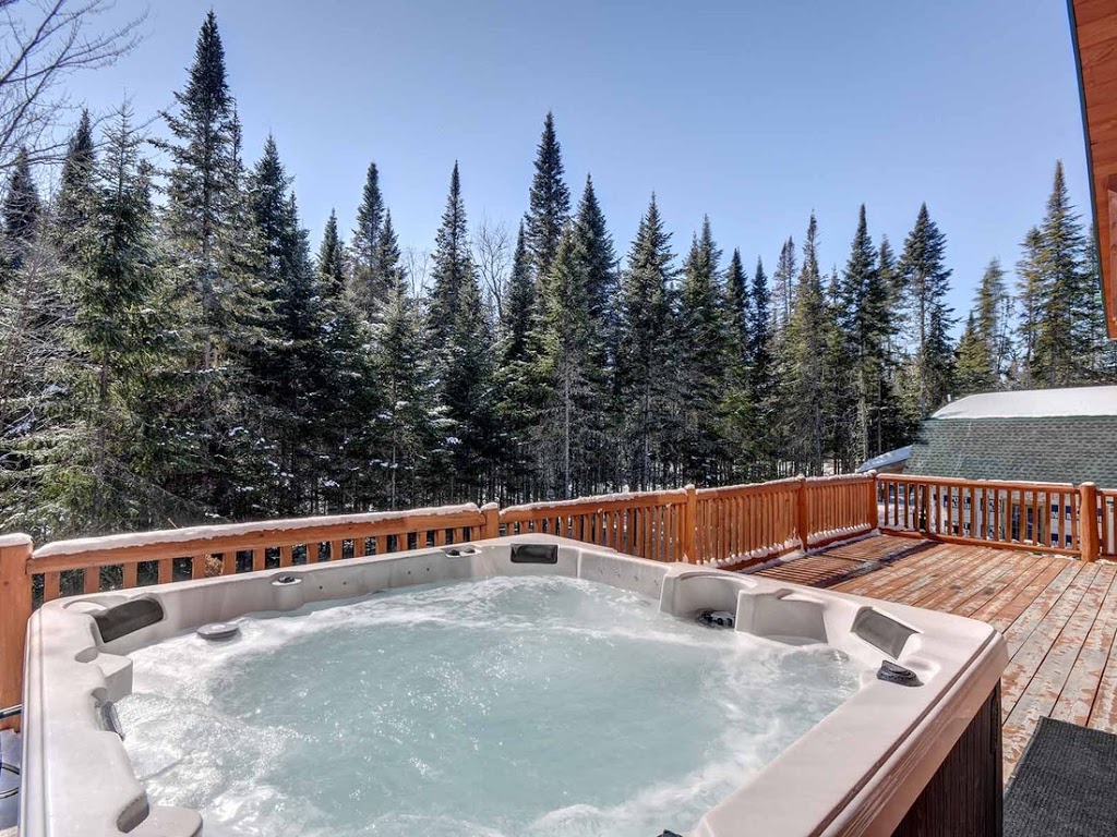 Chalet Au Refuge des Cerfs | 8 Chemin des Lilas, Lac-Supérieur, QC J0T 1P0, Canada | Phone: (450) 806-0770