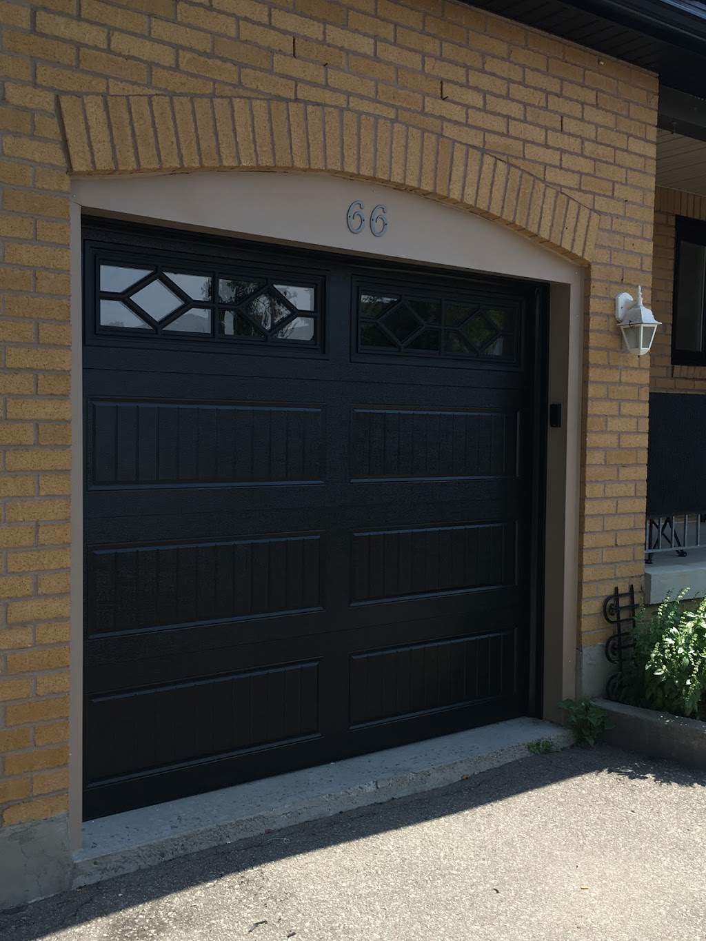 Signature Garage Door | 75 Mitchell Pl, Newmarket, ON L3Y 0C7, Canada | Phone: (416) 577-7188