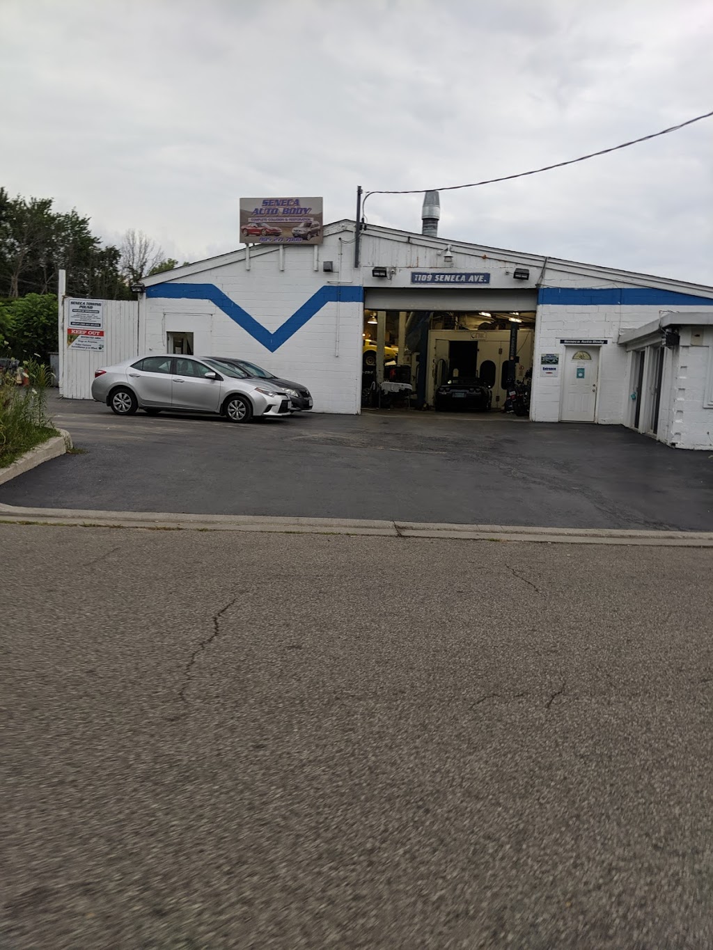 Seneca Auto Body | 1109 Seneca Ave, Mississauga, ON L5G 3X8, Canada | Phone: (905) 271-7000