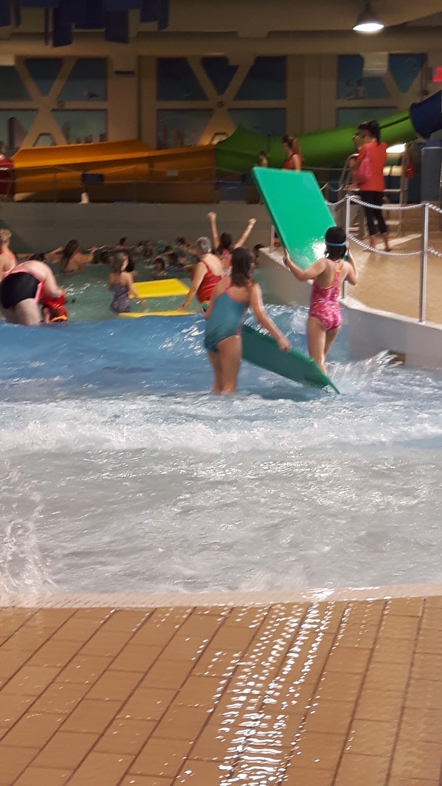 Splash Wave Pool | 2040 Ogilvie Rd, Gloucester, ON K1J 7N8, Canada | Phone: (613) 748-4222