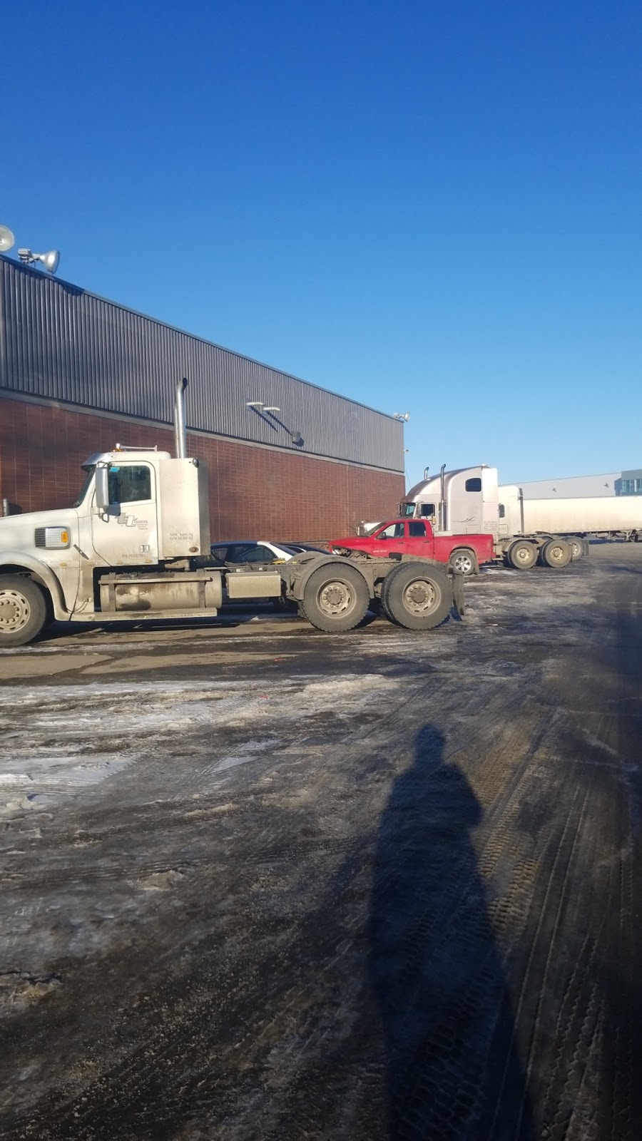 T & T Trucking Ltd | 14840 134 Ave NW, Edmonton, AB T5L 4T4, Canada | Phone: (780) 489-5597