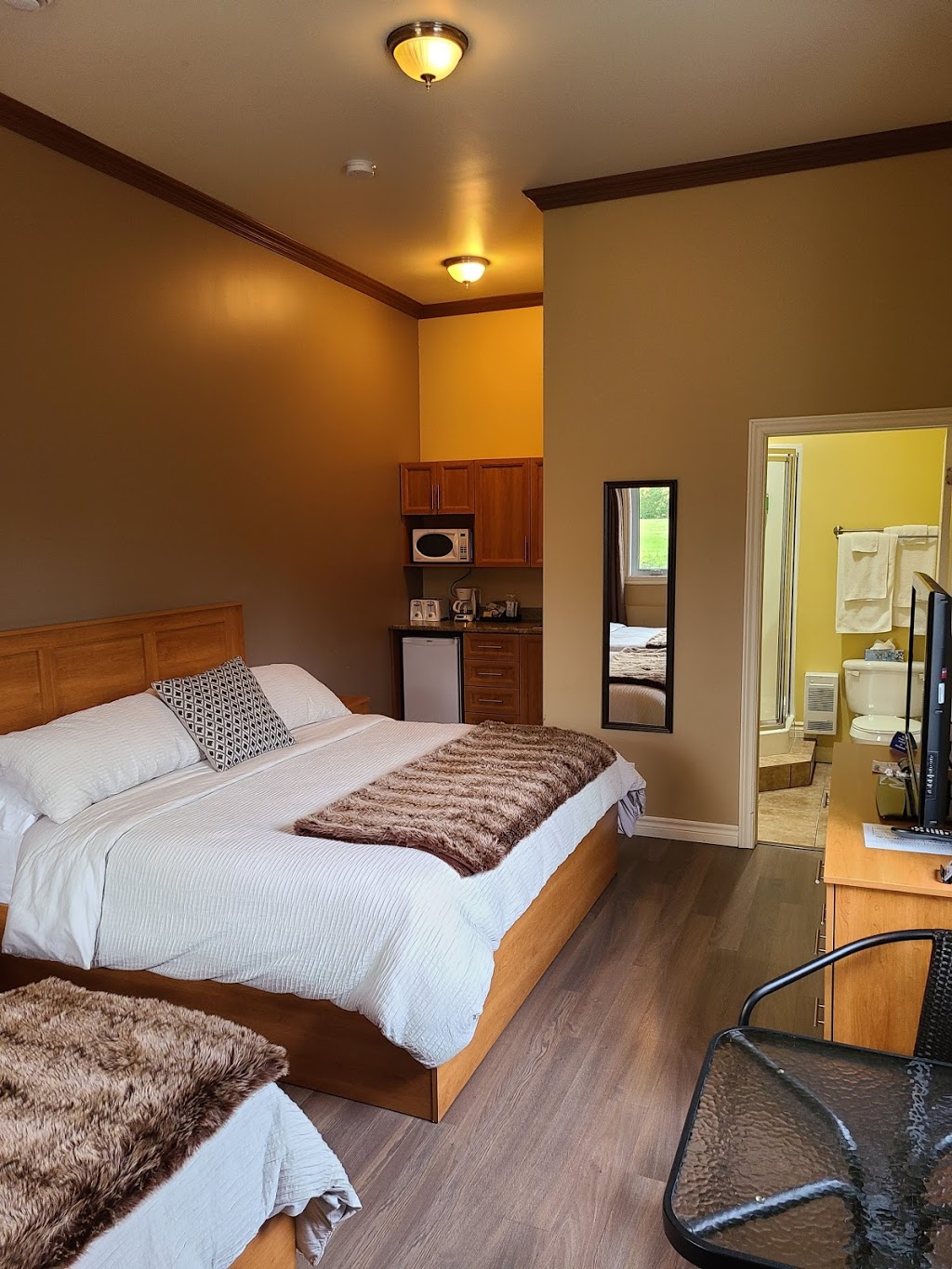 Motel St-Honoré | 400c Rue Principale, Saint-Honoré-de-Shenley, QC G0M 1V0, Canada | Phone: (418) 485-6608