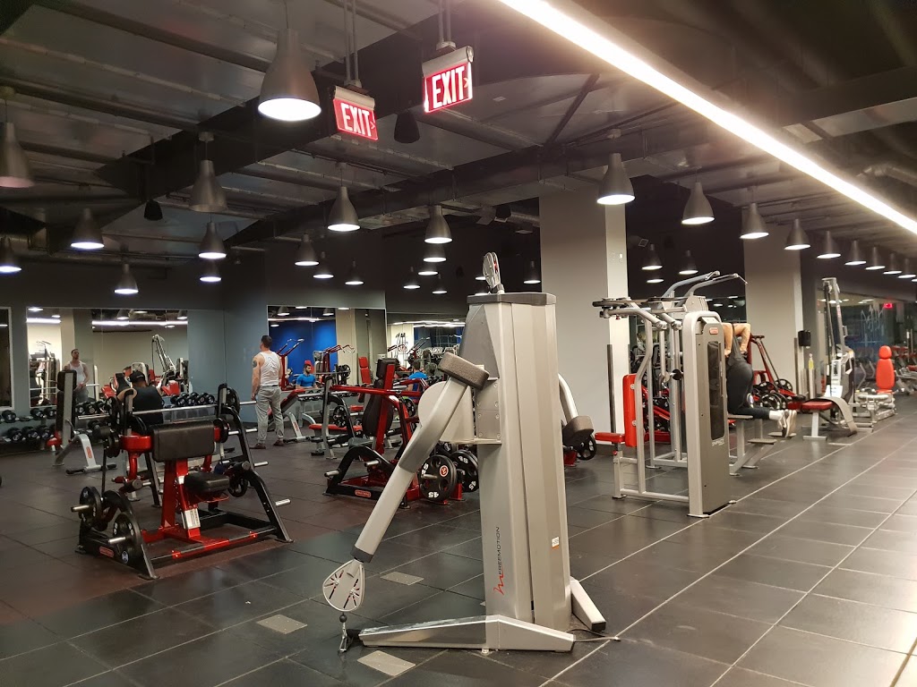Crunch Fitness - College Park | College Park, 382 Yonge St 4th floor, Toronto, ON M5G 1S8, Canada | Phone: (416) 979-1645