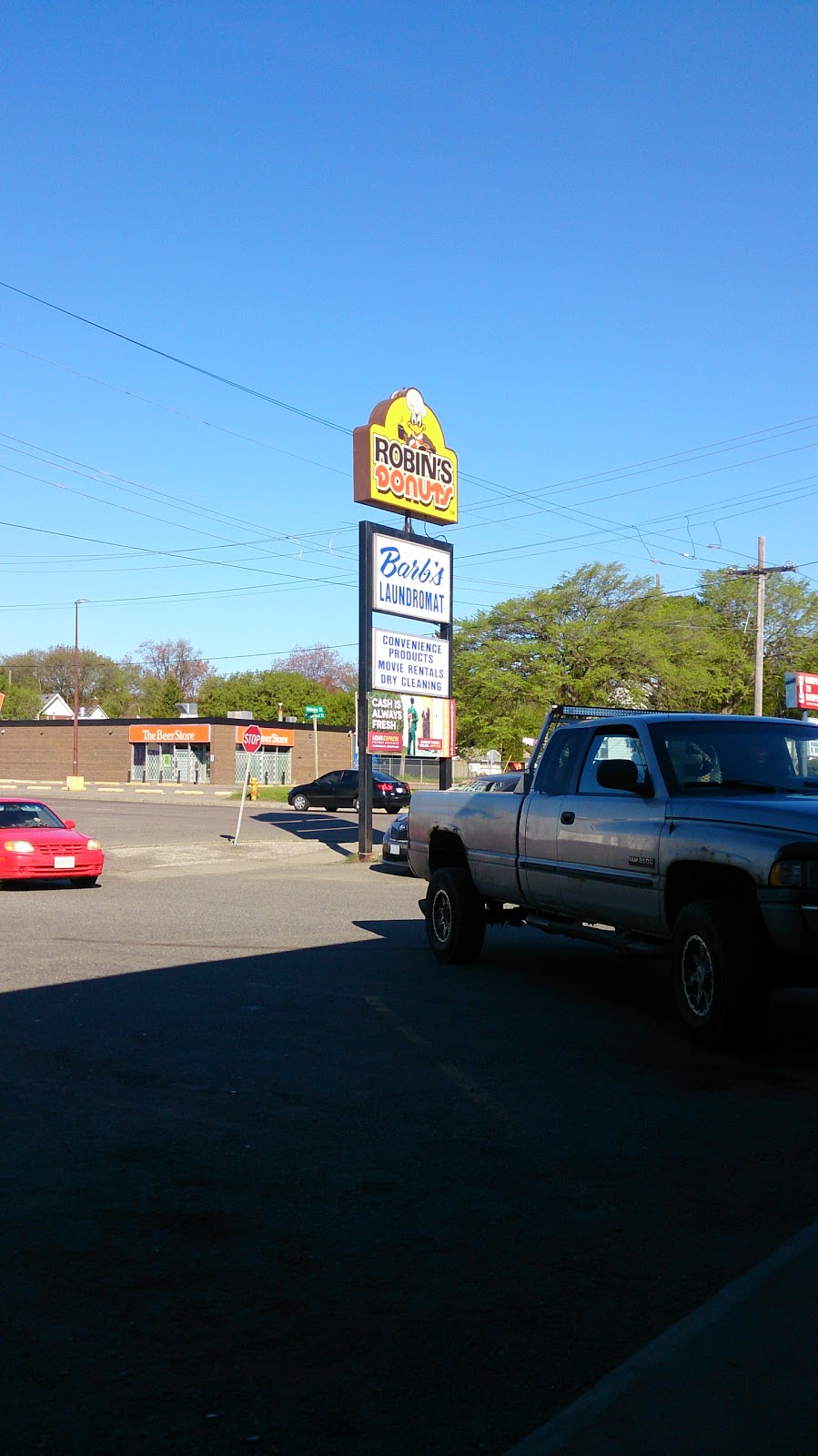 Robins Donuts | 231 Cumberland St N, Thunder Bay, ON P7A 4N4, Canada | Phone: (807) 345-5051