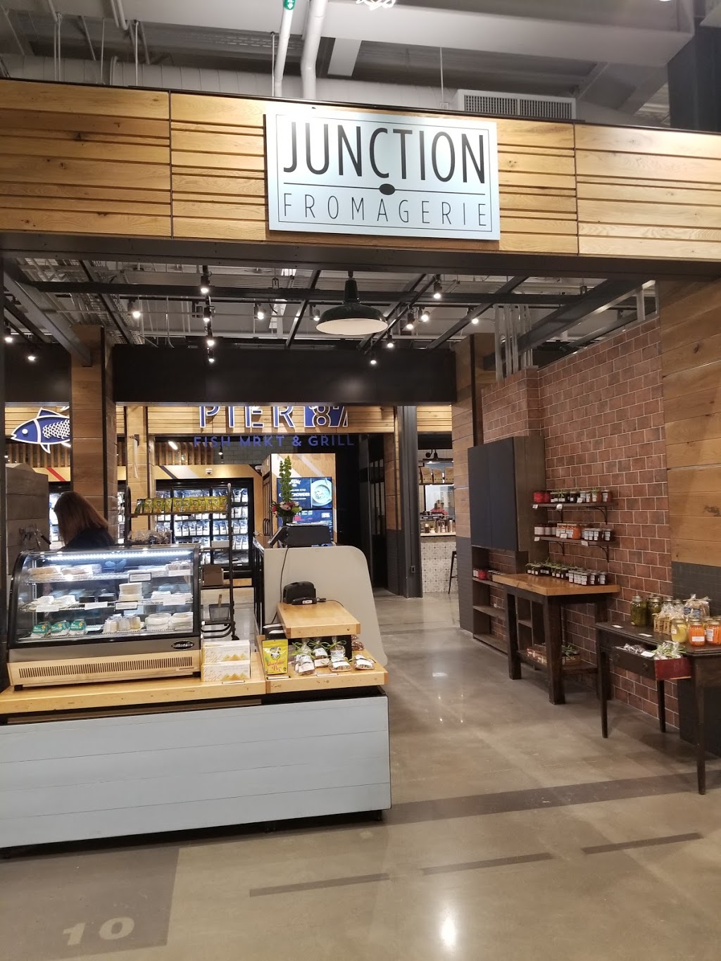 Junction Fromagerie | 17600 Yonge St, Newmarket, ON L3Y 4Z1, Canada