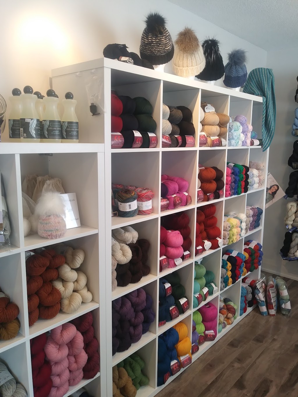 The Knitters Boutique Inc | 431 Pearl St, Burlington, ON L7R 2N2, Canada | Phone: (905) 631-3213