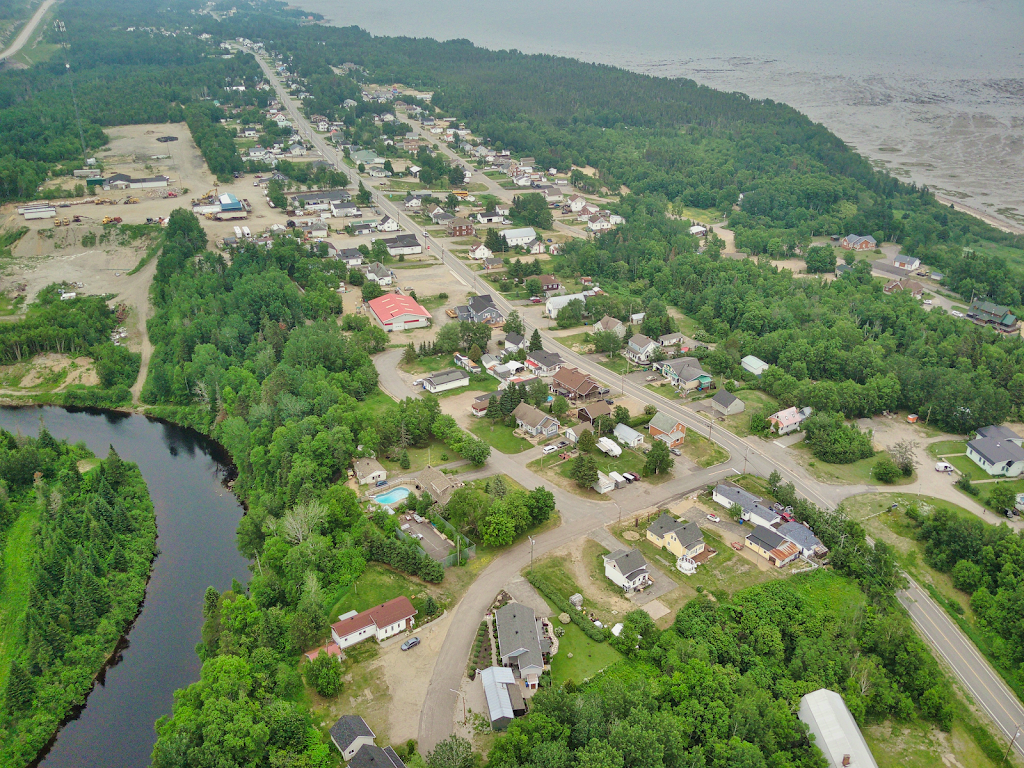 Motel de la Rivière Sault-Au-Mouton | 333 Rte 138, Longue-Rive, QC G0T 1Z0, Canada | Phone: (418) 231-2214