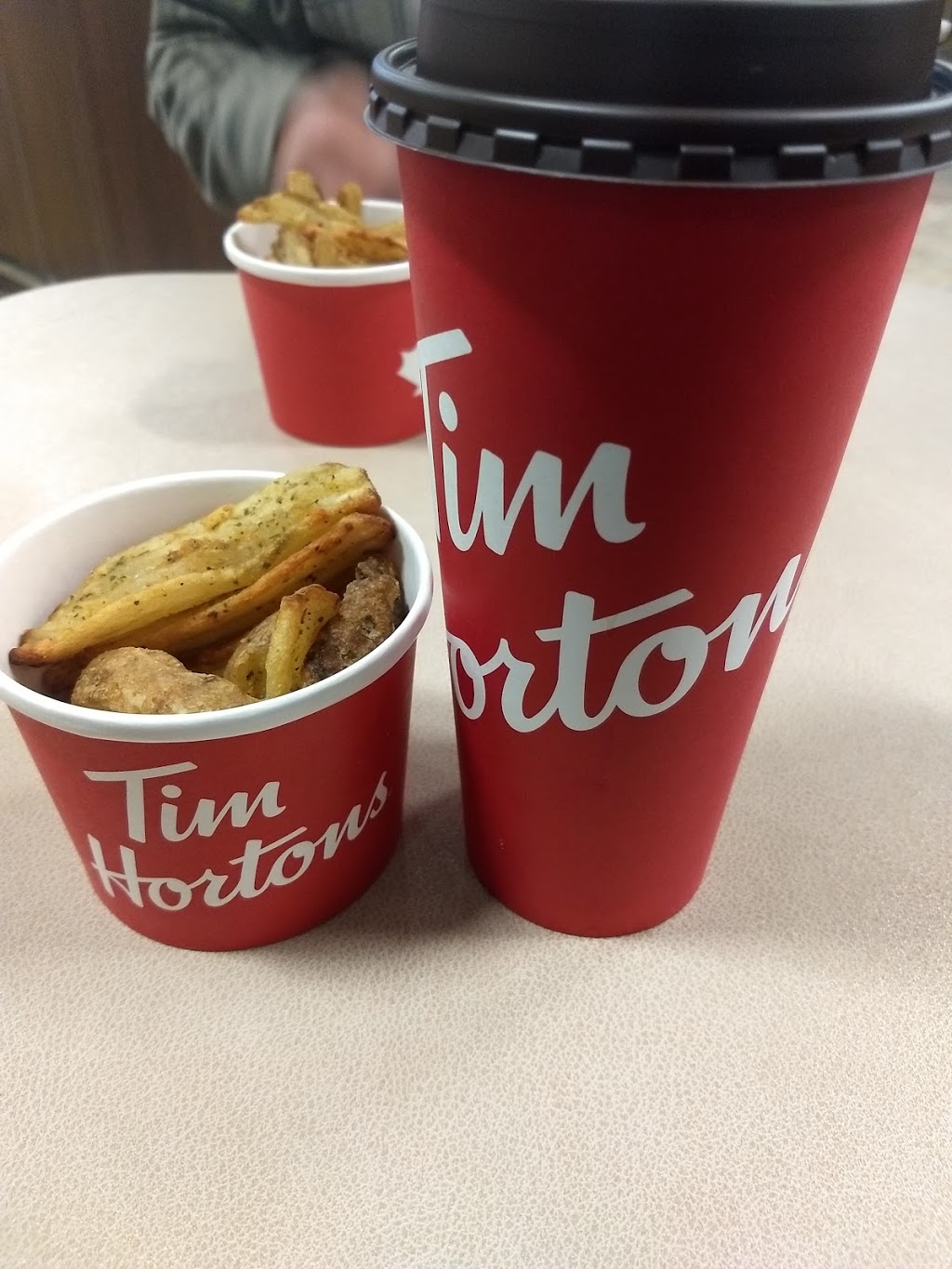 Tim Hortons | 275 Geneva St, St. Catharines, ON L2N 2E9, Canada | Phone: (905) 935-0071