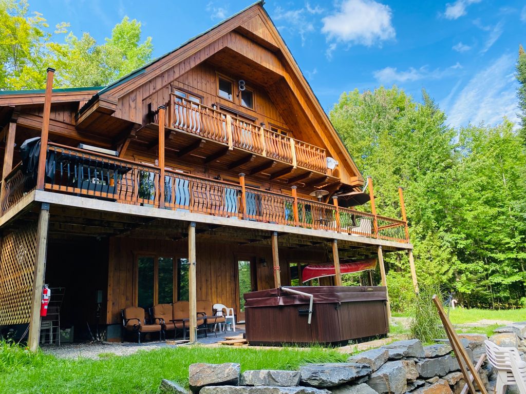 Chalet DOR | 26 Chem. des Anémones #10, Mansonville, QC J0E 1X0, Canada | Phone: (514) 569-8833