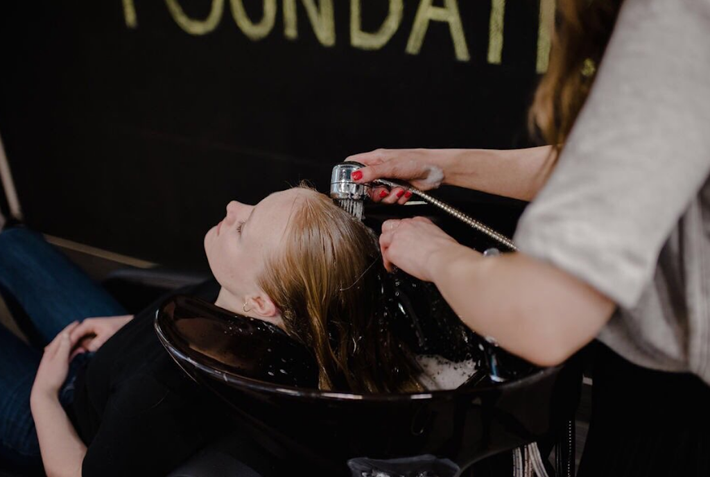 Kelowna Hair Stylist – Mary Hunter @ Orah Salon | 2790 Richter St, Kelowna, BC V1Y 2R5, Canada | Phone: (250) 868-1128