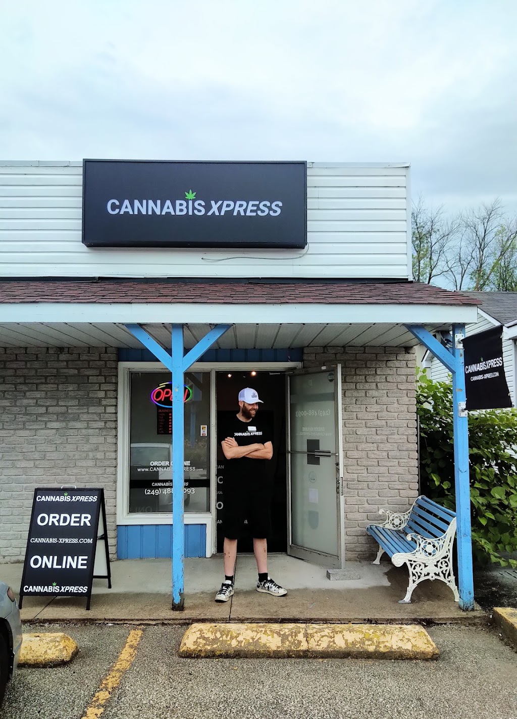 CANNABIS XPRESS | 930 River Rd W Unit 1, Wasaga Beach, ON L9Z 2K7, Canada | Phone: (249) 488-0093