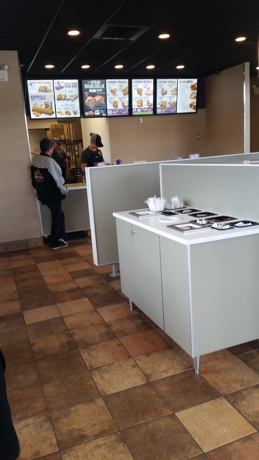 Taco Bell | 328 St Clair St, Chatham-Kent, ON N7L 3K1, Canada | Phone: (519) 351-7485