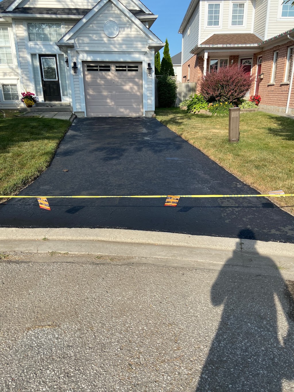 Bro Sealcoating and asphalt maintenance | 3 Bremner St, Whitby, ON L1R 0P7, Canada | Phone: (647) 770-1172