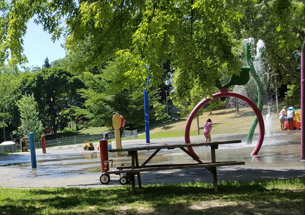 Cassels Avenue Playground | 69 Cassels Ave, Toronto, ON M4E 1Y3, Canada | Phone: (416) 392-2489