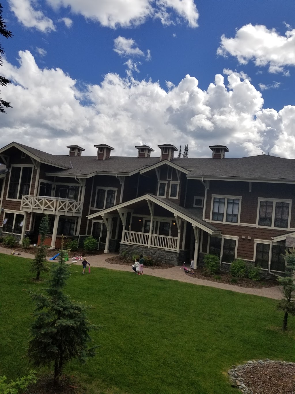 Settlers Crossing Chalet | 5015 Valley Drive #49, Sun Peaks, BC V0E 5N0, Canada | Phone: (604) 202-2457