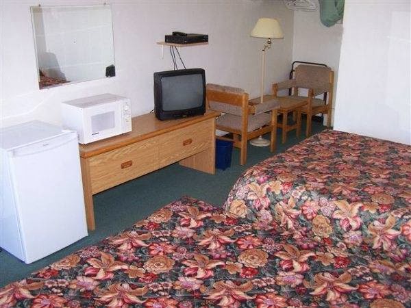 Blue Jay Motel | 1165 Hwy 7, Peterborough, ON K9J 6X8, Canada | Phone: (705) 745-5205