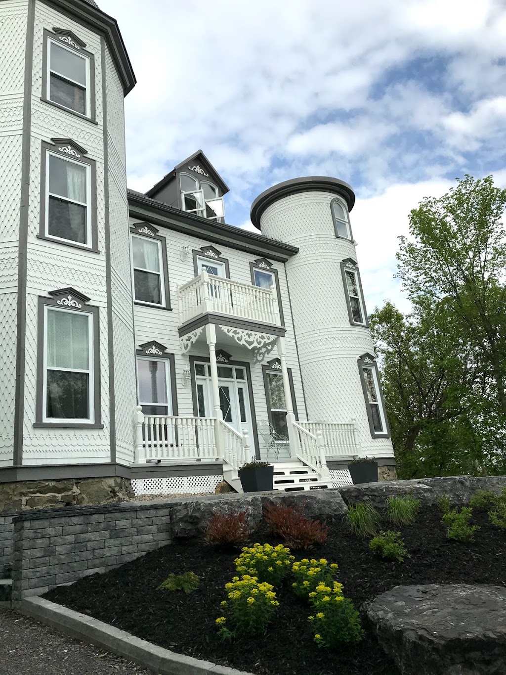 Le Château Saint-Georges | 3863 Rue Saint-Georges, Lévis, QC G6W 1G4, Canada | Phone: (581) 998-2819