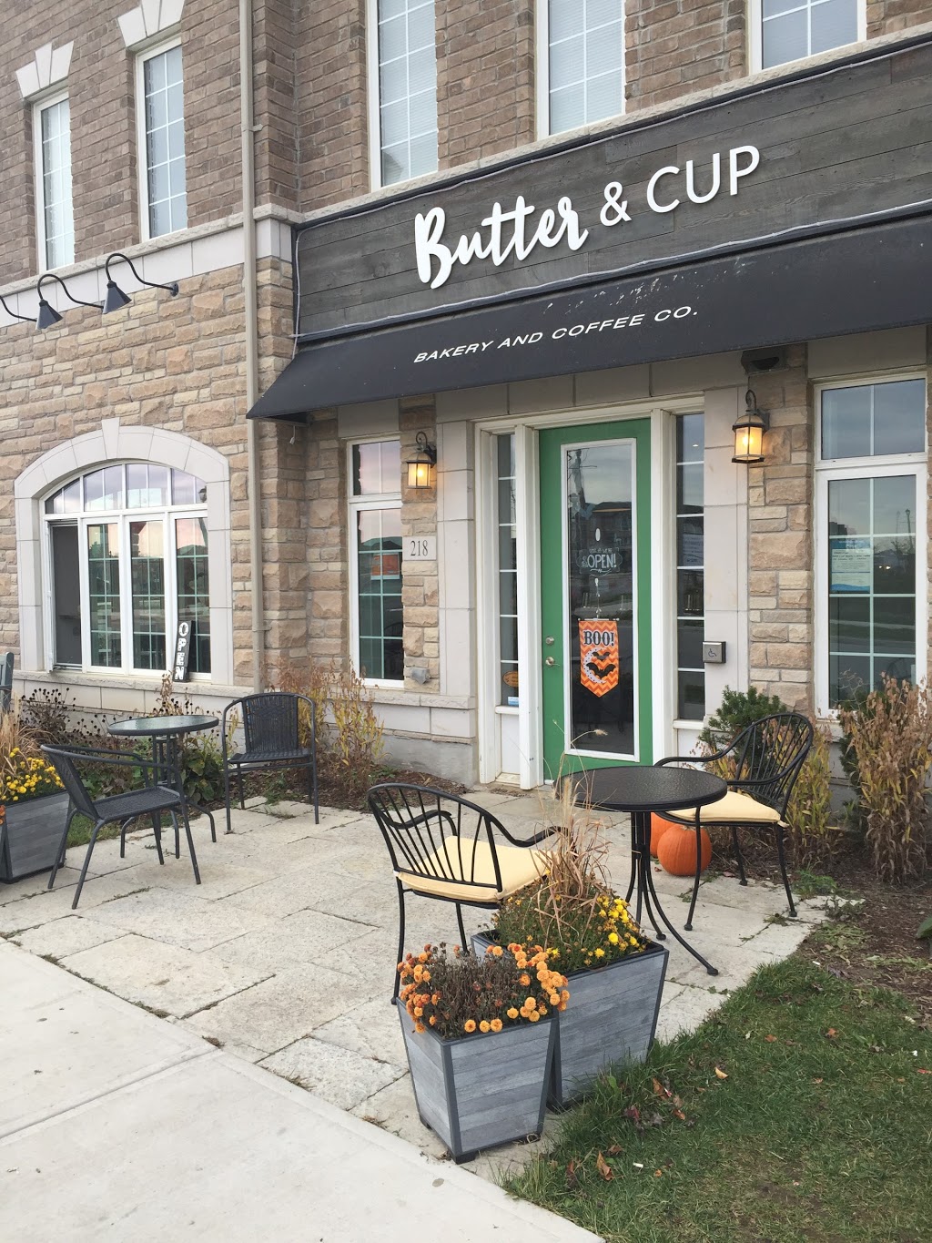 Butter & Cup Bakery and Coffee Co | 218 Dougall Ave, Caledon, ON L7C 3T6, Canada | Phone: (905) 840-4000