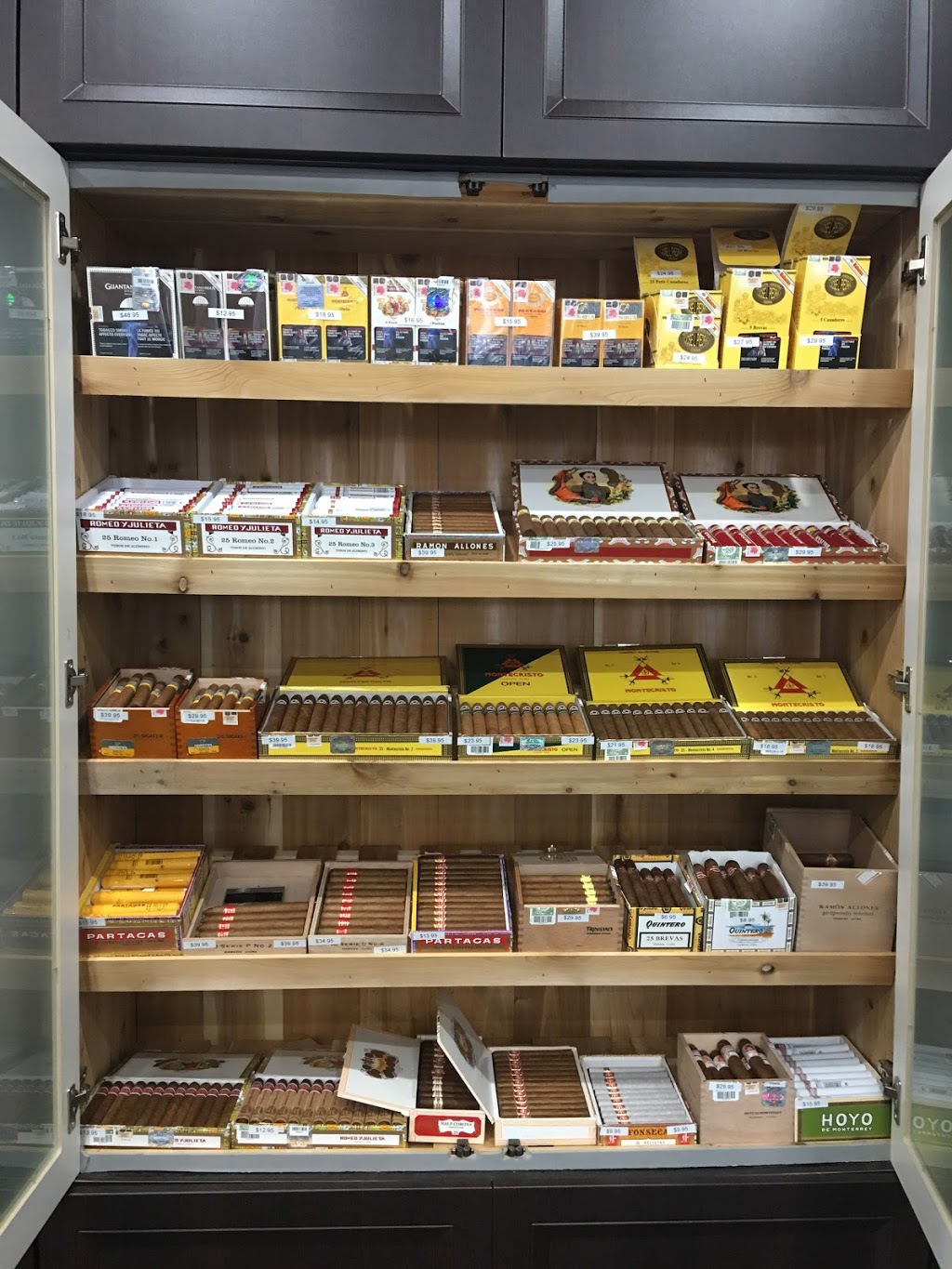 RC Smoke and Gifts | 20 Clair Rd W Unit 6, Guelph, ON N1L 0A8, Canada | Phone: (519) 836-3255