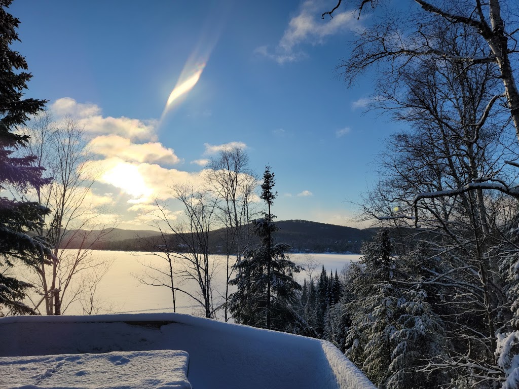 Chalet bois rond | 2710 Chemin du Lac Supérieur, Lac-Supérieur, QC J0T 1P0, Canada | Phone: (514) 510-8944