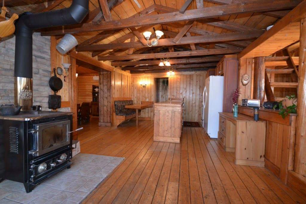 Chalet Oasis Boisée | 575 Rang Saint-Henri, Saint-Benoît-Labre, QC G0M 1P0, Canada | Phone: (418) 221-6092