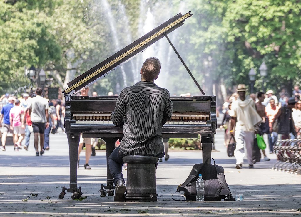 Vesta piano | 232 Beechy Dr, Richmond Hill, ON L4C 2X7, Canada | Phone: (647) 832-2177