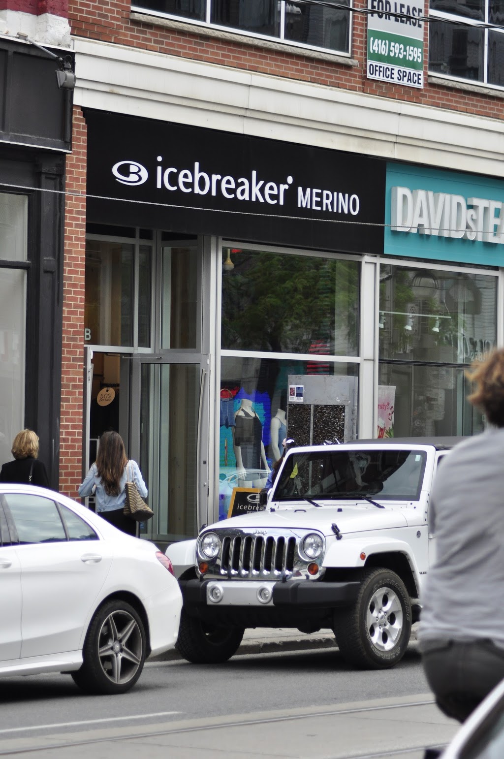 Icebreaker Toronto | 278B Queen St W, Toronto, ON M5V 2A1, Canada | Phone: (416) 596-9050