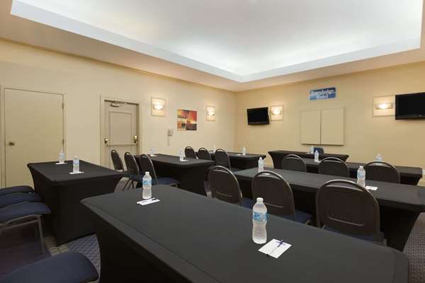 Travelodge Hotel by Wyndham Vancouver Airport | 3071 St Edwards Dr, Richmond, BC V6X 3K4, Canada | Phone: (604) 332-8945