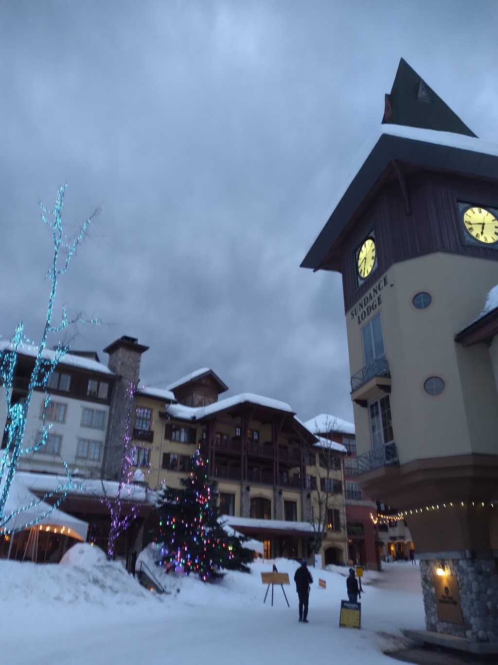 Fireside Lodge Hotel Sun Peaks | 3190 Creekside Way, Heffley Creek, BC V0E 1Z1, Canada | Phone: (250) 578-6969