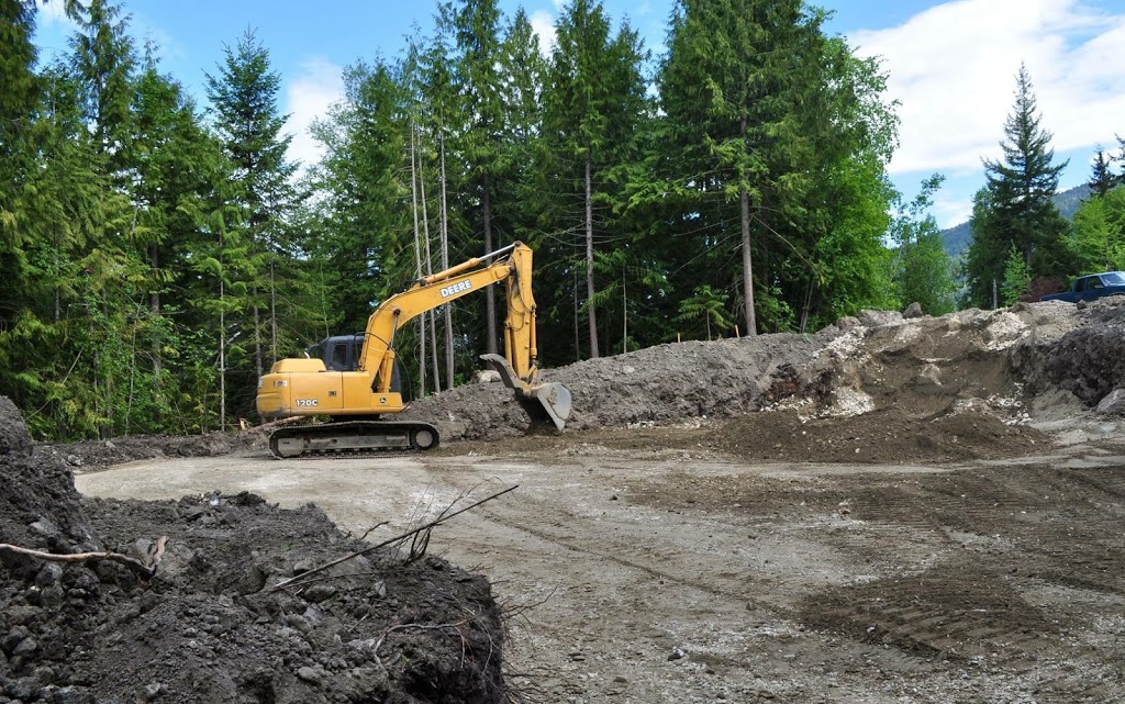 Traxx Excavating | 2253 Country Woods Rd, Sorrento, BC V0E 2W1, Canada | Phone: (250) 803-2008