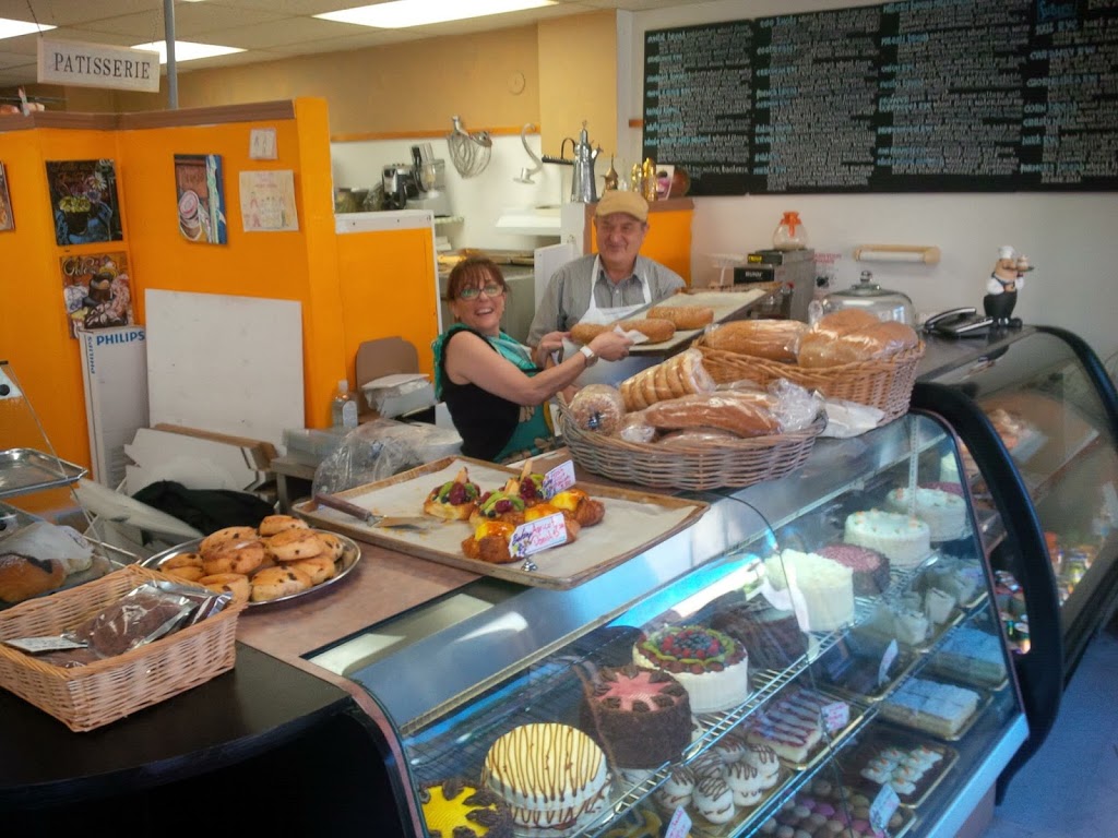 E&G Bakery | 133 Metcalfe St, Elora, ON N0B 1S0, Canada | Phone: (519) 846-2999